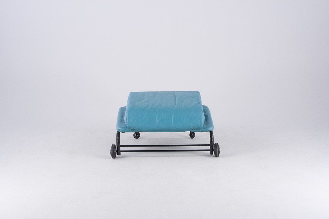 Foto Memphis Blue Leather Ottoman 1982