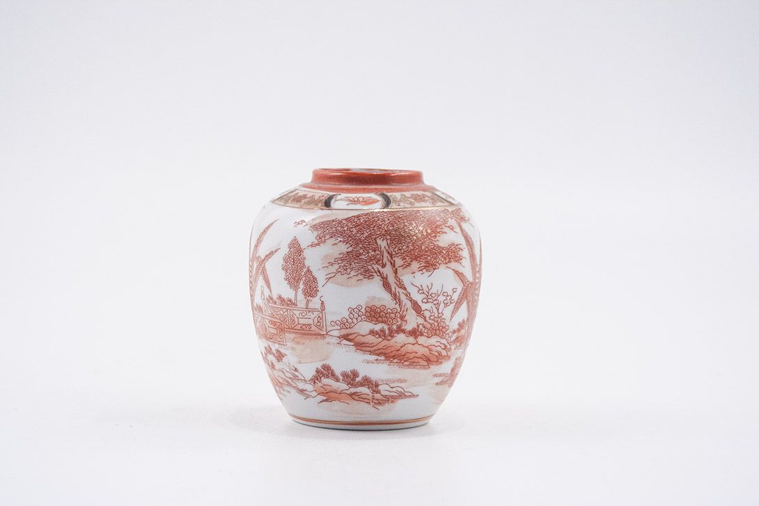Foto Small Japanese Table Vase with Garden Scene