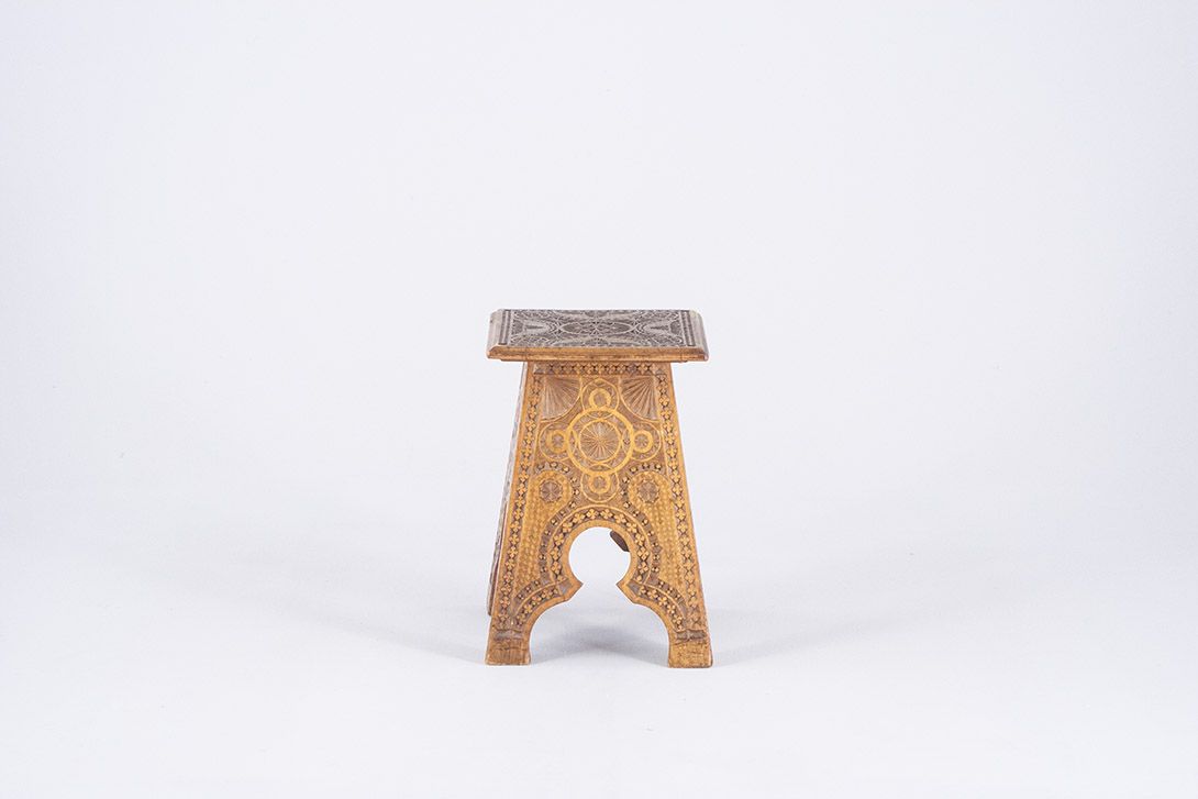 Foto Oriental Side Table/Stool with Carved Pattern 1910 h43x30