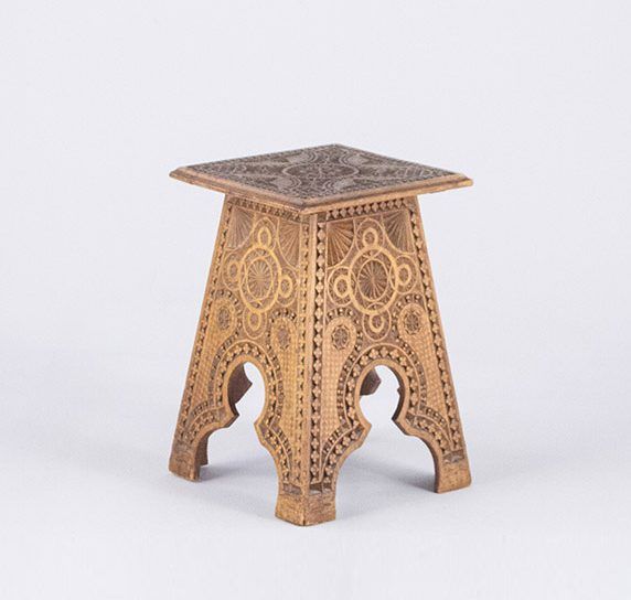 Foto Oriental Side Table/Stool with Carved Pattern 1910 h43x30