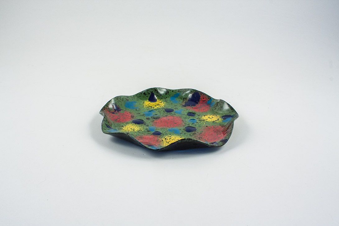 Foto Colorful Sprinkled Plate, Wavy Rim, Black/Green/Red/Yellow