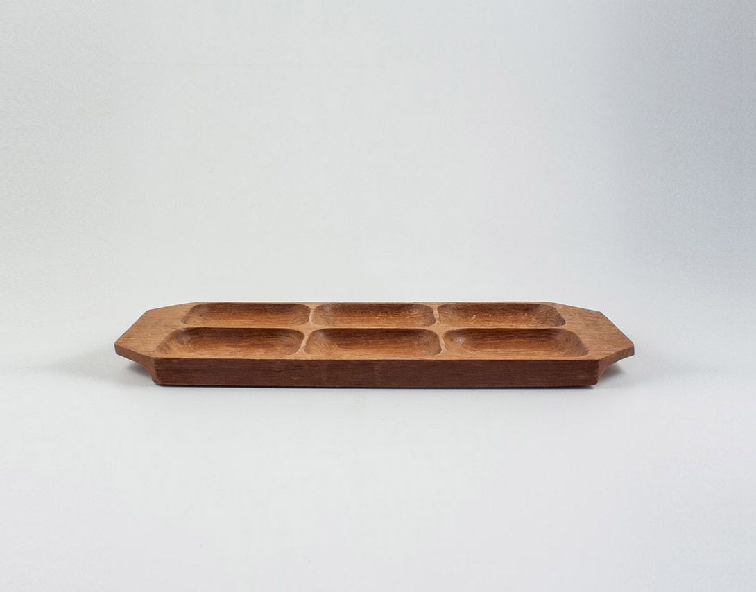 Foto Flat Danish Wooden Snack Bowl Tray, Six Depressions