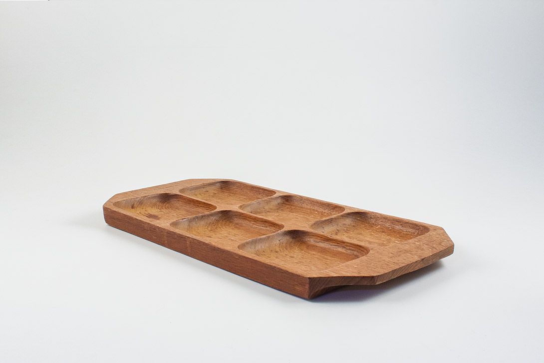Foto Flat Danish Wooden Snack Bowl Tray, Six Depressions