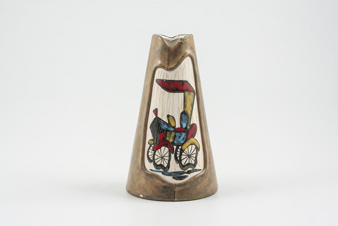 Foto Carafe with Car Image and Leather Coat