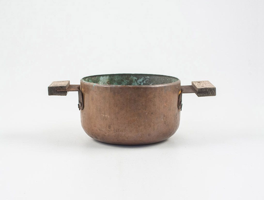 Foto Vintage Brazen Pot With Wooden Handle
