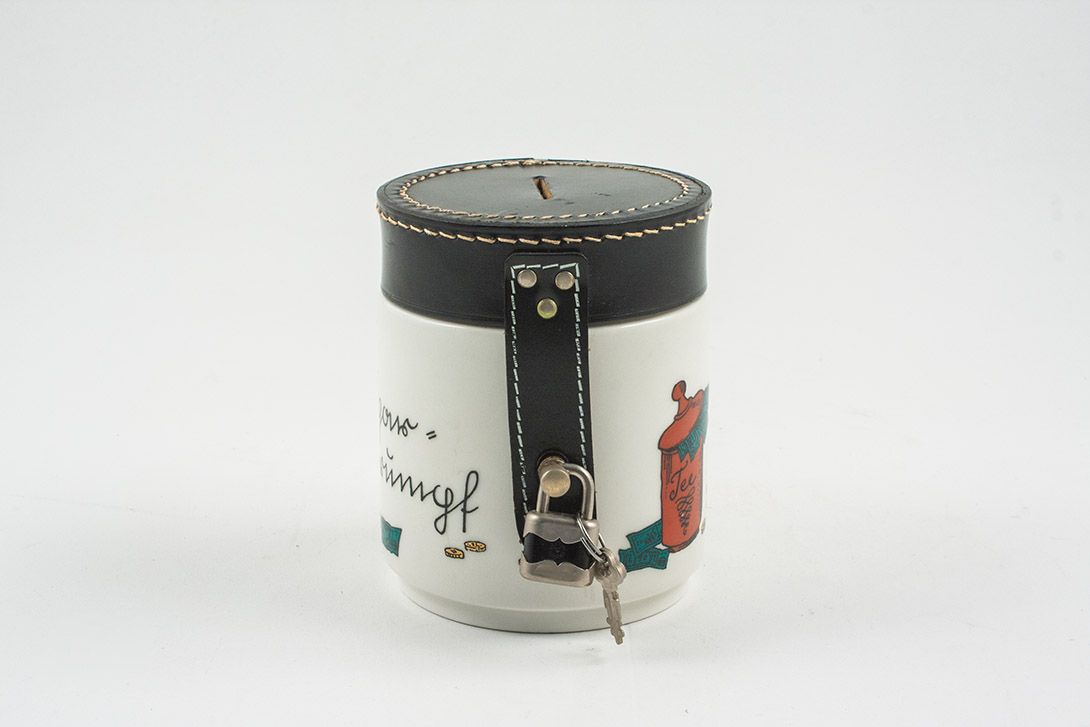 Foto White Saving Box with Black Leather Cover and Padlock