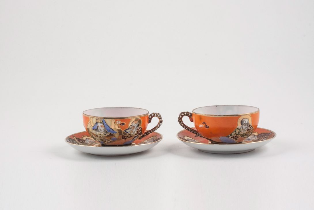 Foto Orange Tea Cup with Chinese Pattern