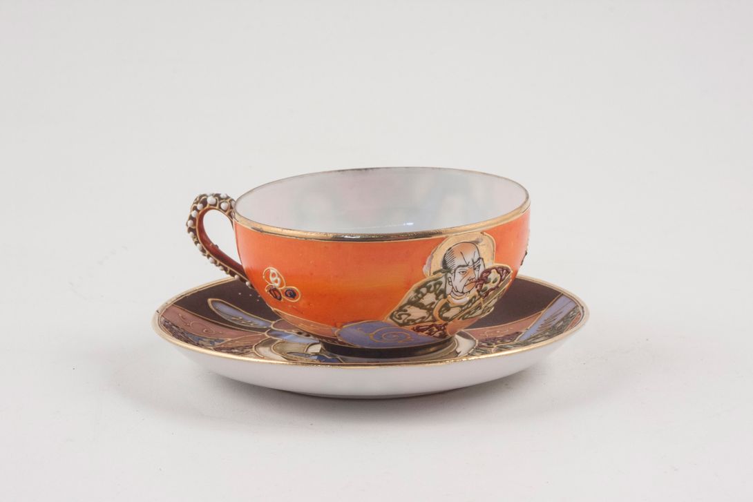 Foto Orange Tea Cup with Chinese Pattern