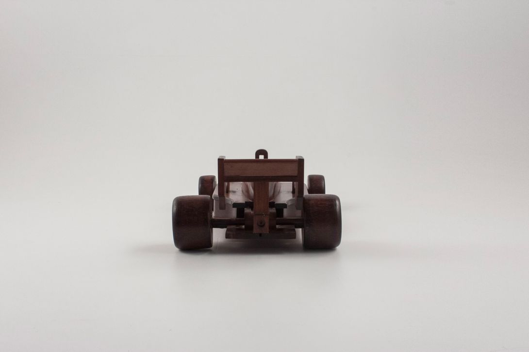 Foto Wooden Race Car h13x43x22