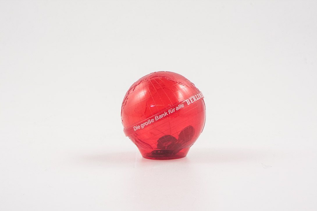 Foto Red Globe Saving Box h8x9