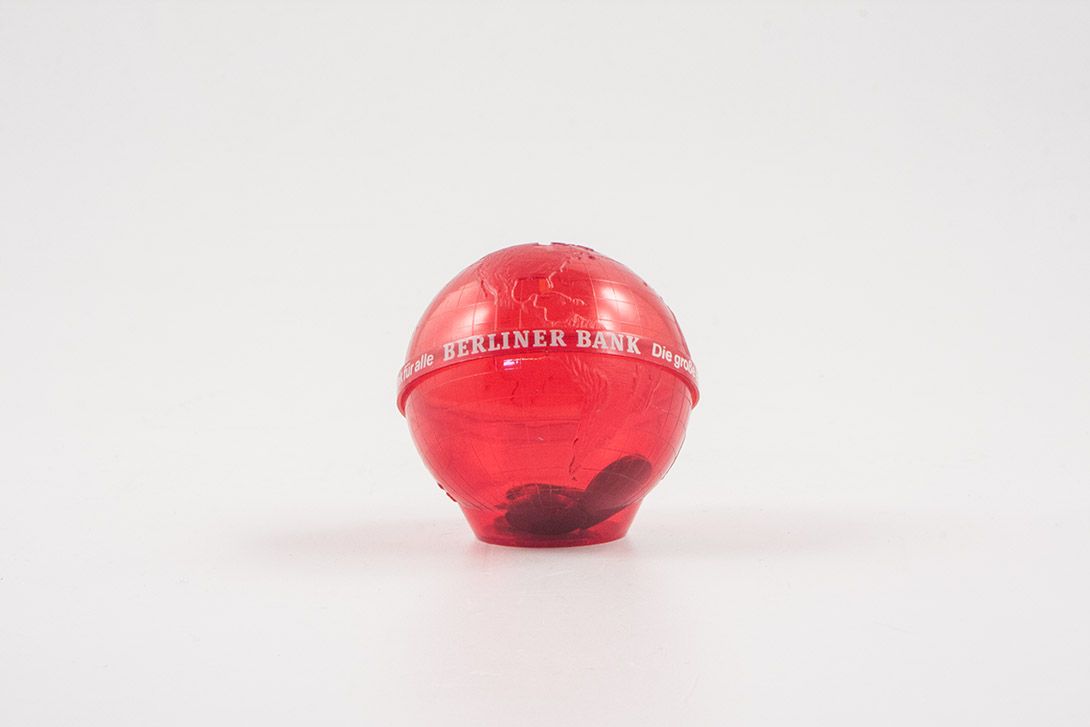 Foto Red Globe Saving Box h8x9