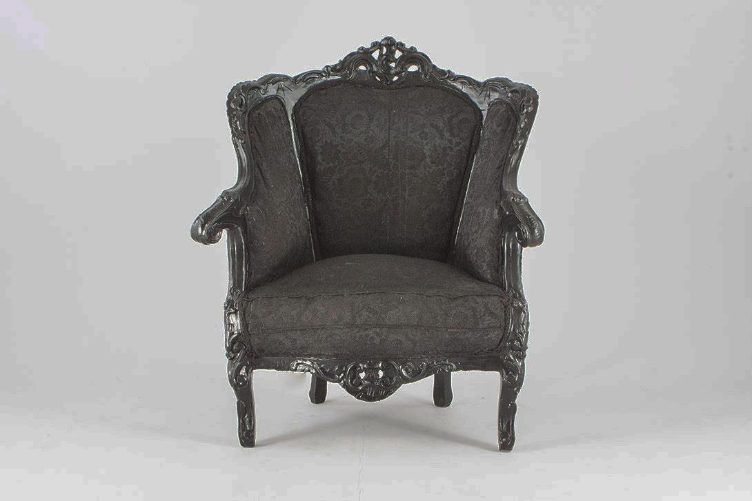 Foto Black Painted Armchair with Carved Fringe and Flower Patterned Upholstery