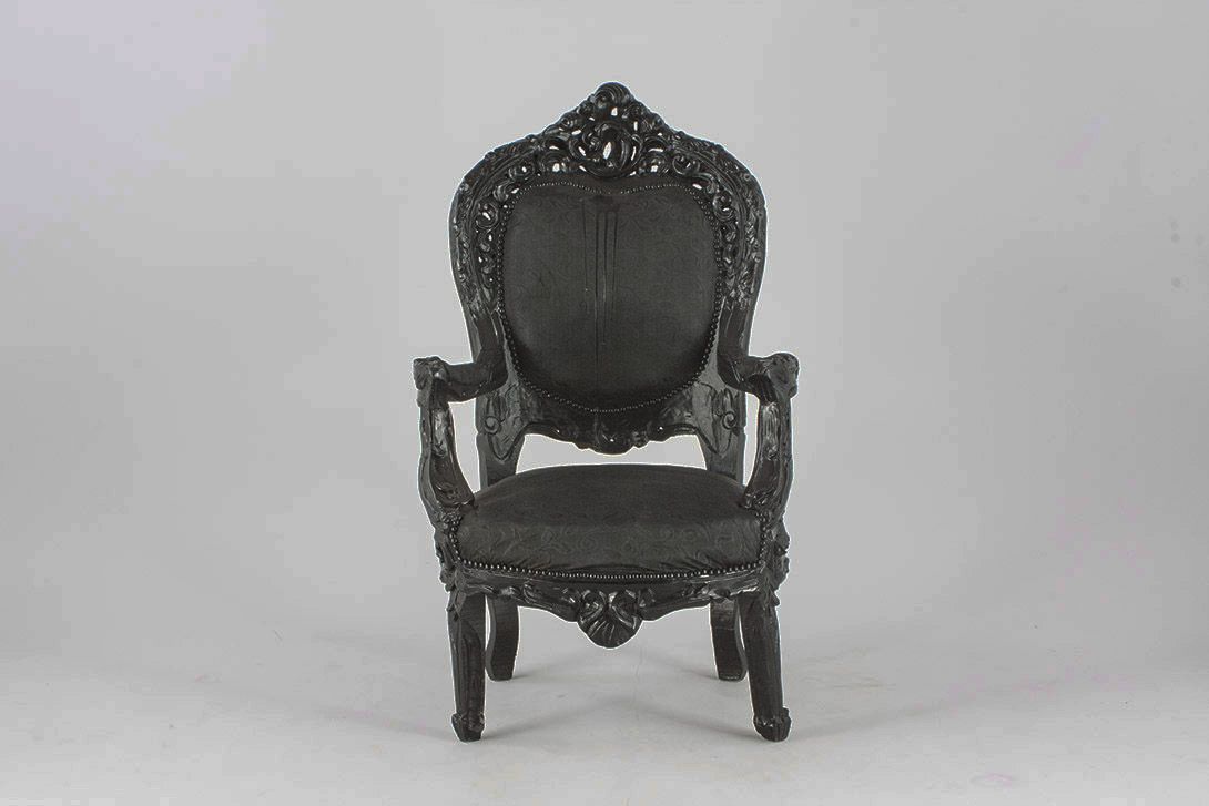 Foto Black Painted Baroque Armchair with Carved Details