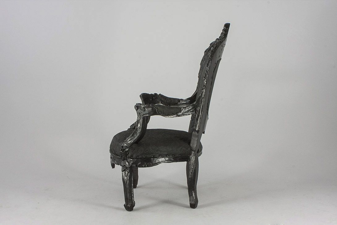 Foto Black Painted Baroque Armchair with Carved Details