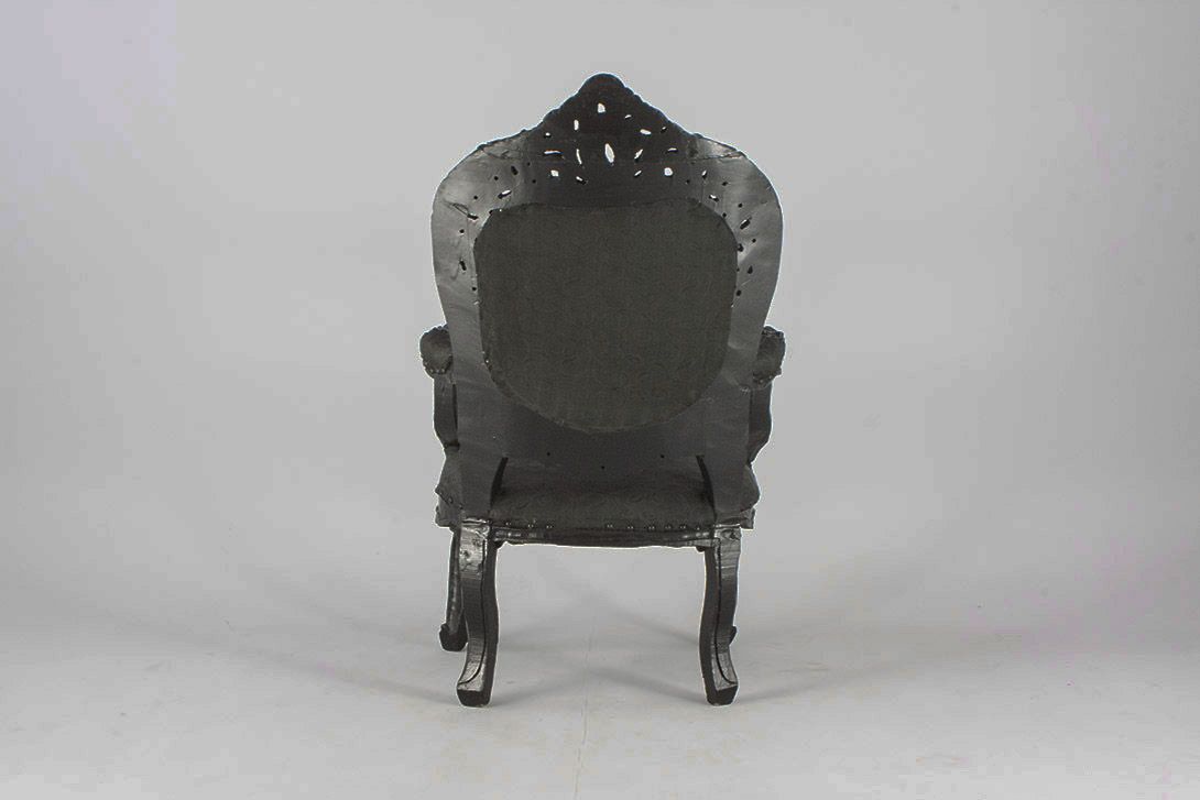 Foto Black Painted Baroque Armchair with Carved Details
