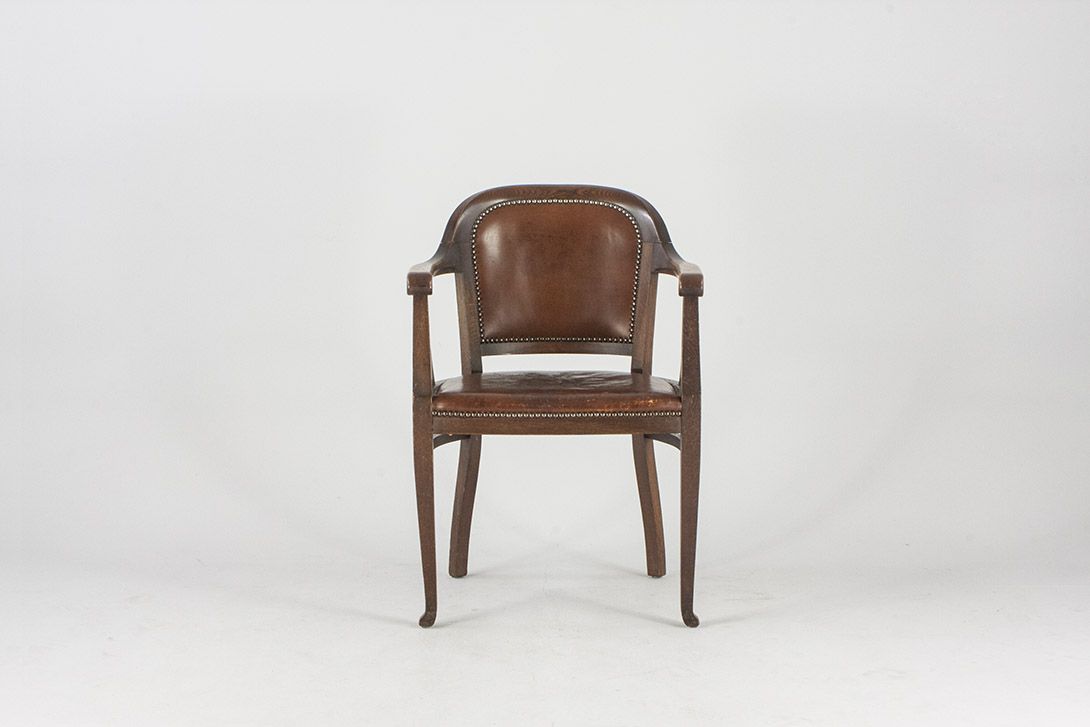 Foto Wooden Armchair with Leather Upholstery and Carved Snails Armrest
