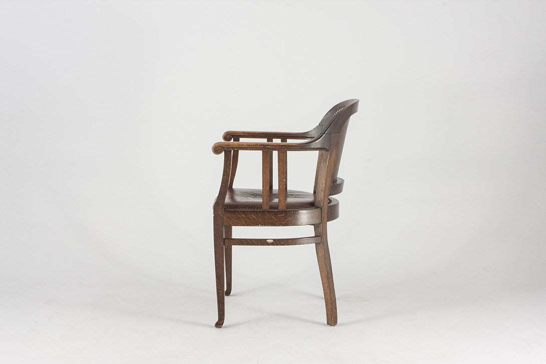 Foto Wooden Armchair with Leather Upholstery and Carved Snails Armrest
