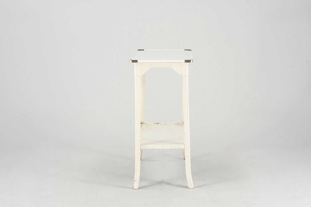 Foto White Hospital Metal Table with Compartment 1910