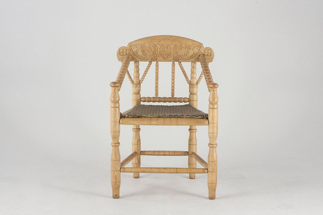 Foto Sailor Armchair with Carved Details on The Back