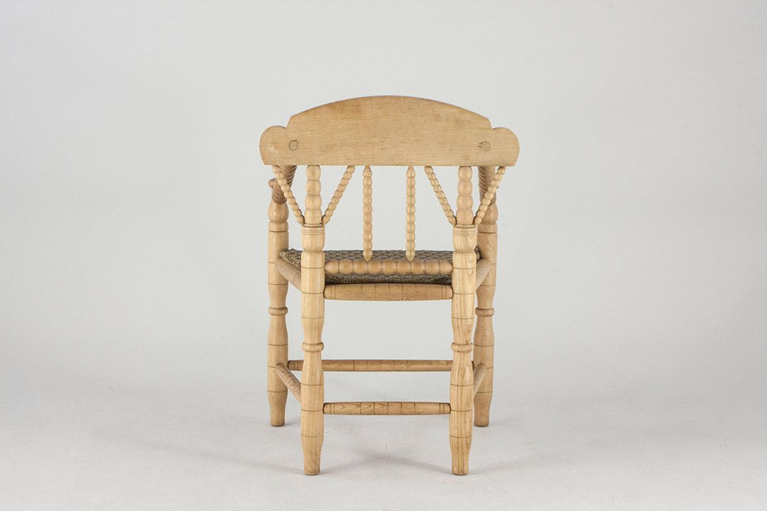 Foto Sailor Armchair with Carved Details on The Back