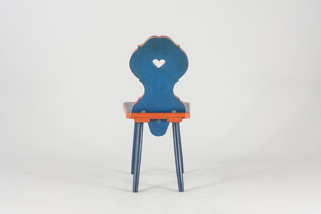Foto Blue Rustic Kitchen Chair with Floral Ornaments