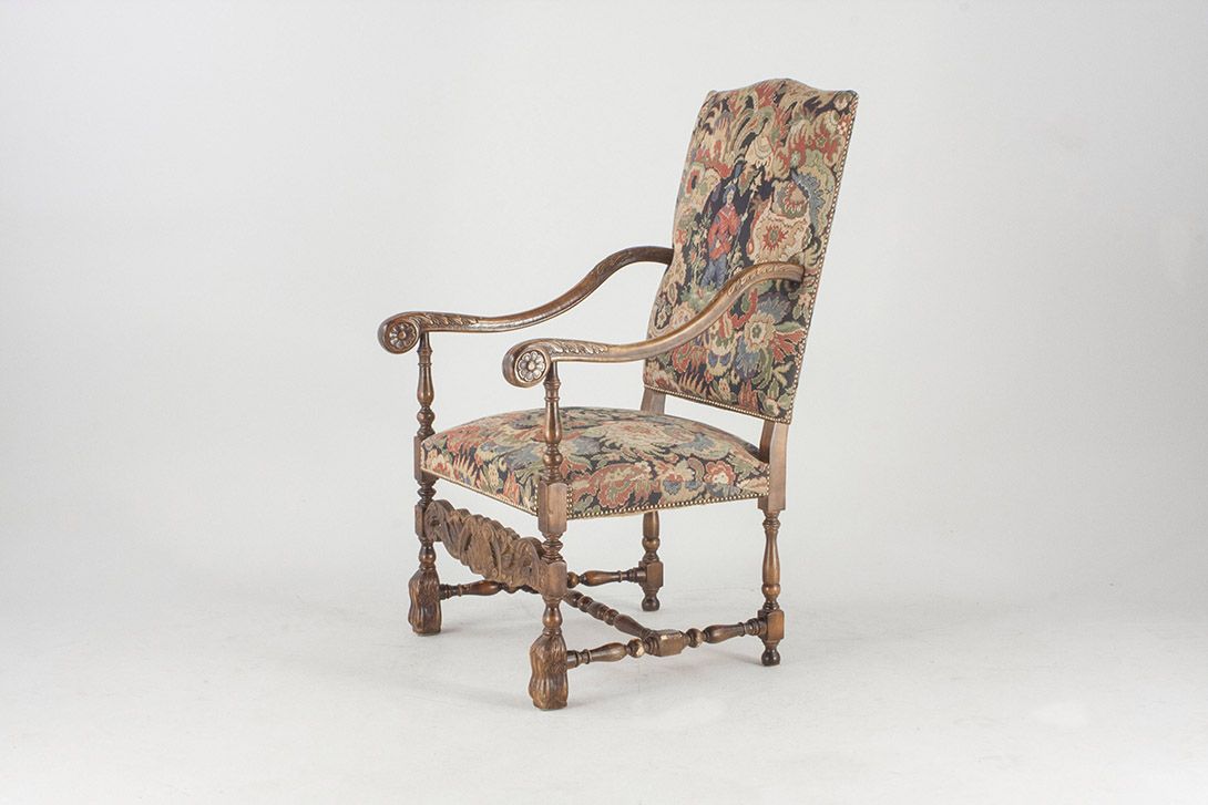 Foto Armchair Gobelin Upholstery and Lion&#8217;s Feet Belgium 1890