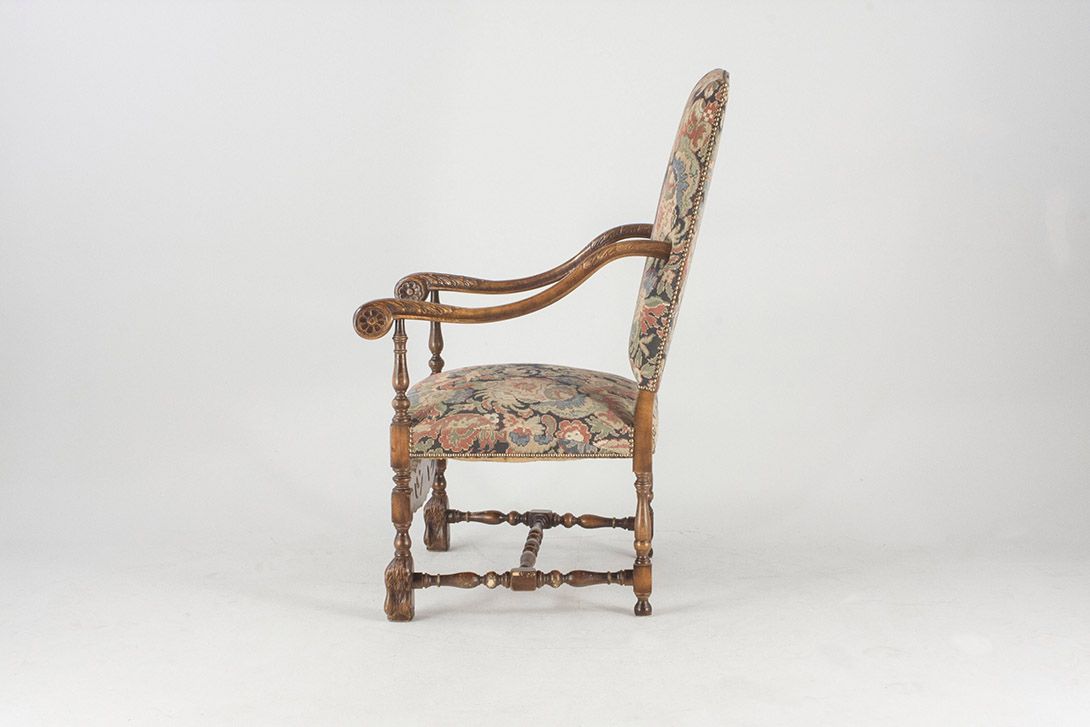 Foto Armchair Gobelin Upholstery and Lion&#8217;s Feet Belgium 1890