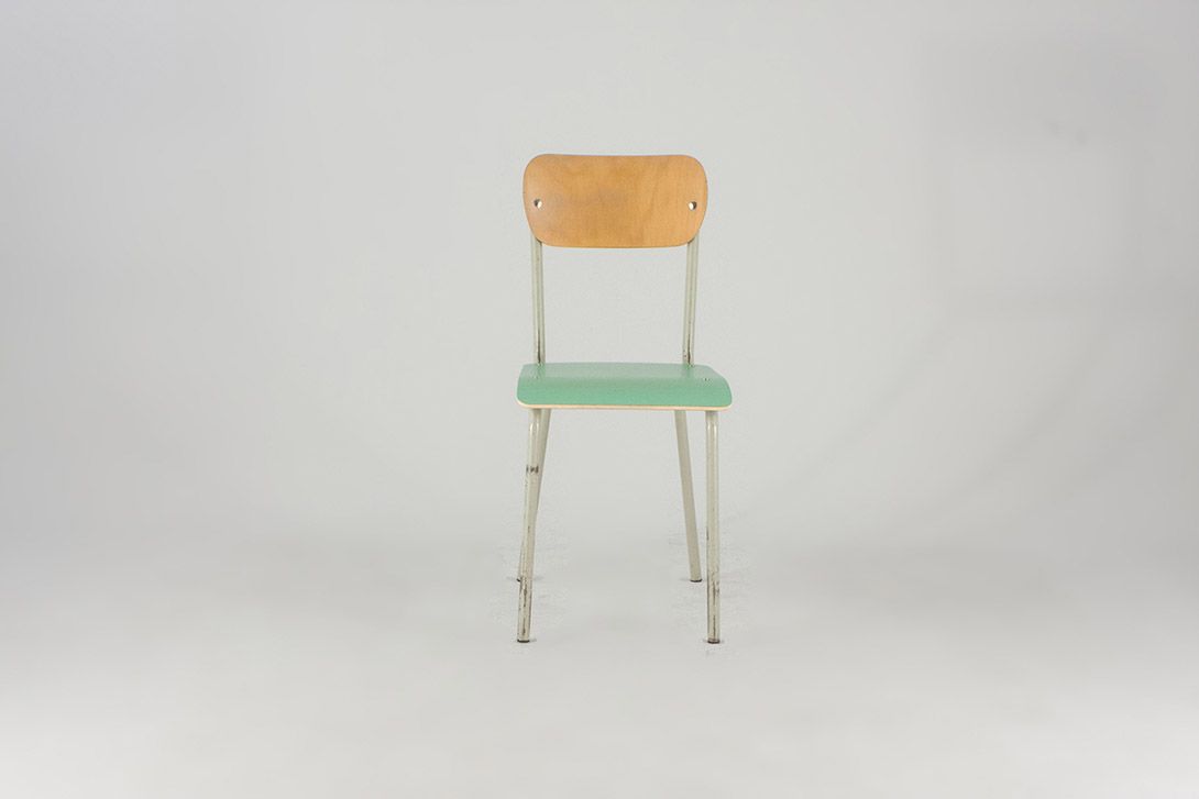 Foto Bauhaus Steel Tube Chair with Mint Green Seat
