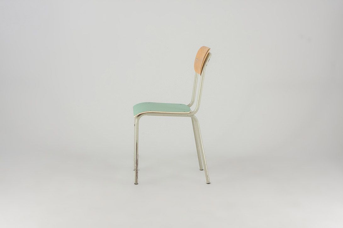 Foto Bauhaus Steel Tube Chair with Mint Green Seat
