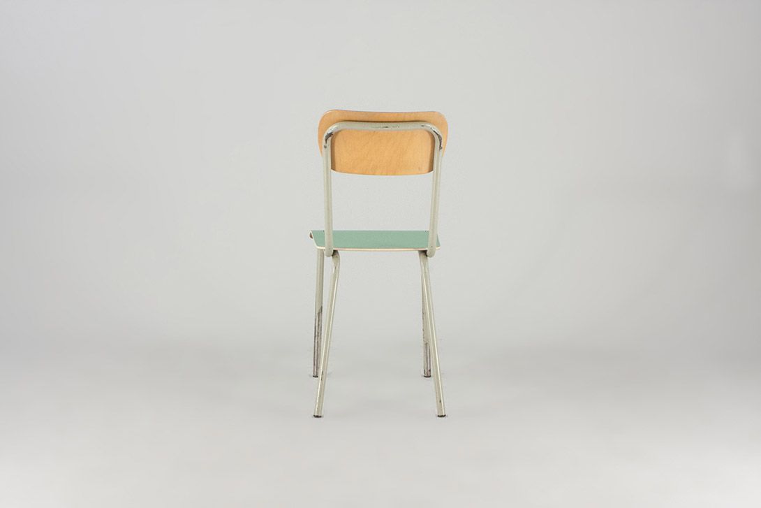 Foto Bauhaus Steel Tube Chair with Mint Green Seat