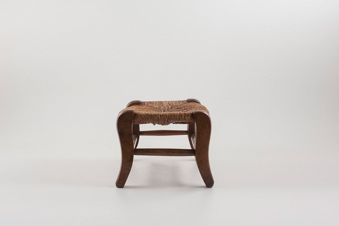 Foto Wooden Stool with Basket Seat