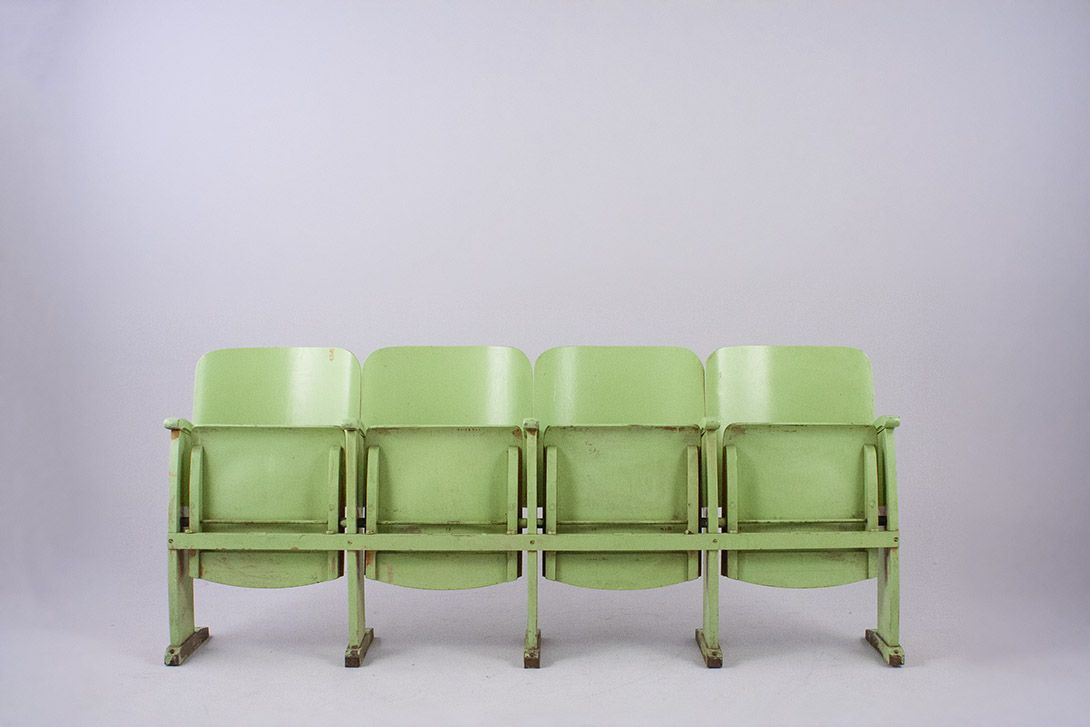 Foto Green Wooden Cinema Bench Berlin 1935