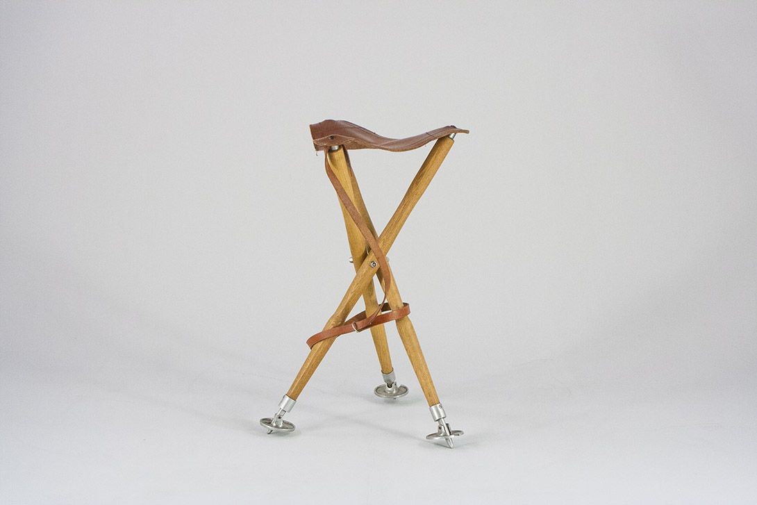 Foto Foldable Anglers Stool with Leather Seat Germany 1950