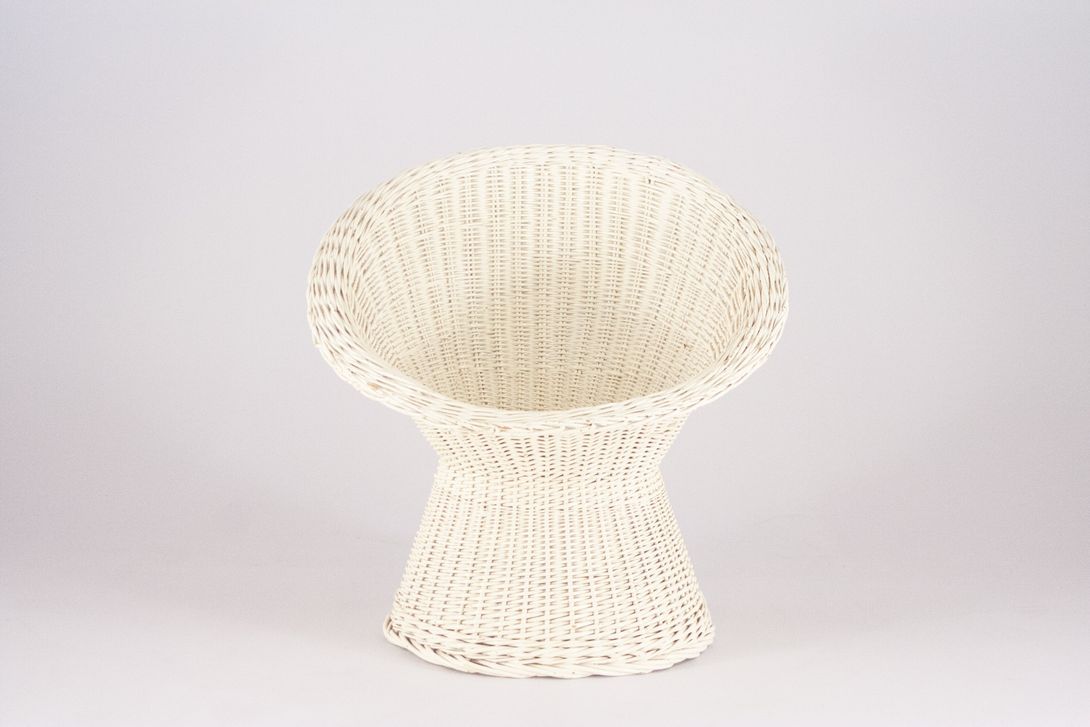Foto Round White Basket Chair 1956