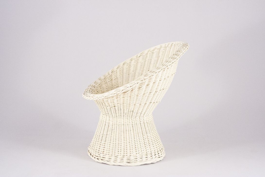Foto Round White Basket Chair 1956