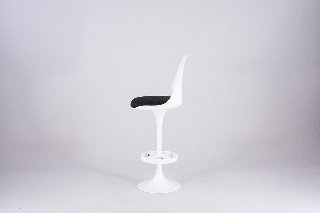 Foto Tulip Bar Stool Eero Saarinen