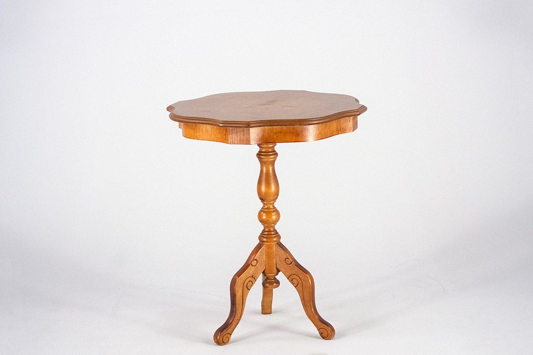 Foto Baroque Side Table Different Wood Patterned Surface h64x55
