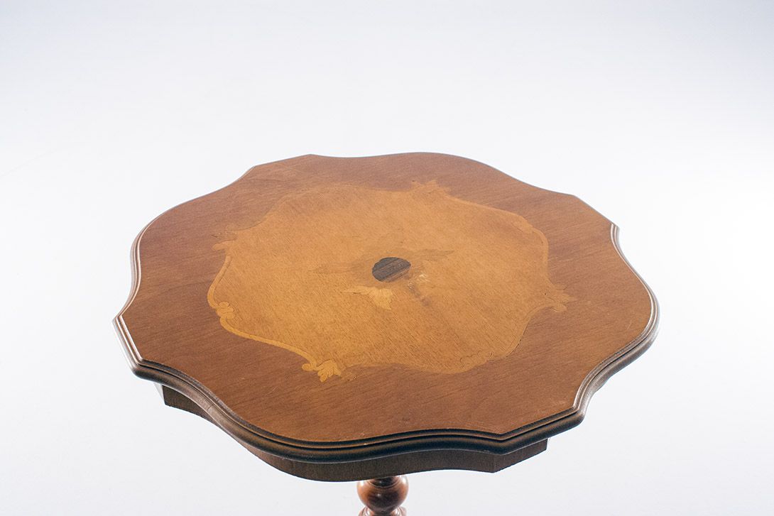 Foto Baroque Side Table Different Wood Patterned Surface h64x55