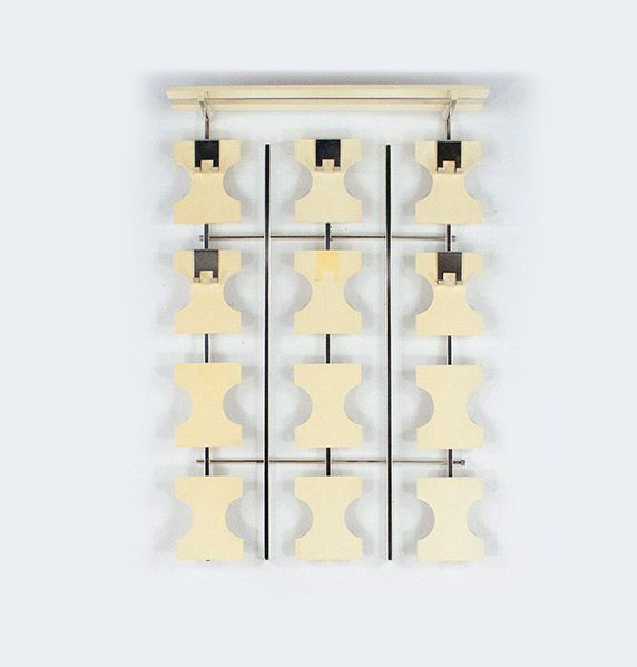 Foto Wooden Wardrobe with Round and Angular Elements