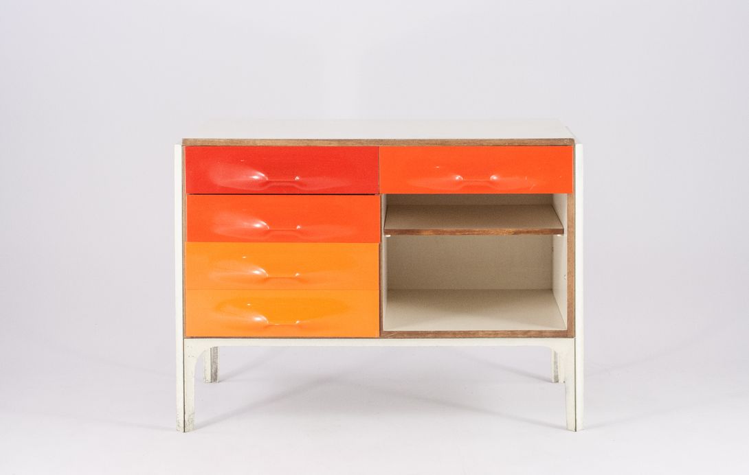 Foto Raymond Loewy Sideboard with Five Drawers w104