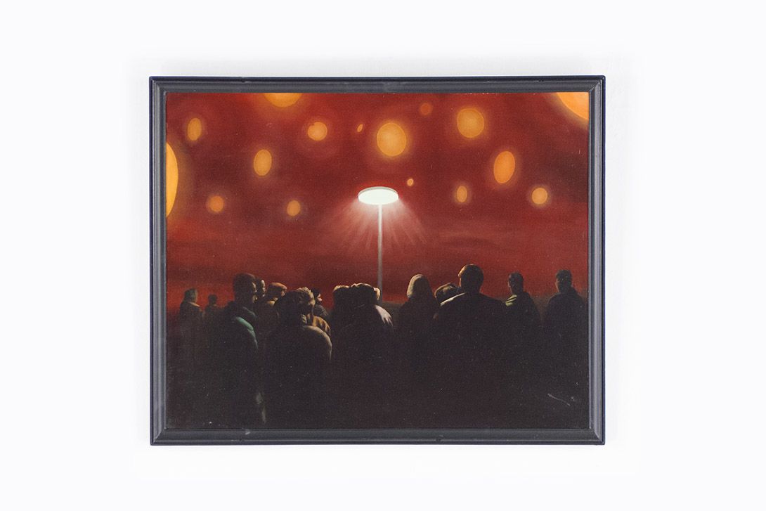 Foto Group of People Watching the Shining Red Apocalypse h65x80 11D14
