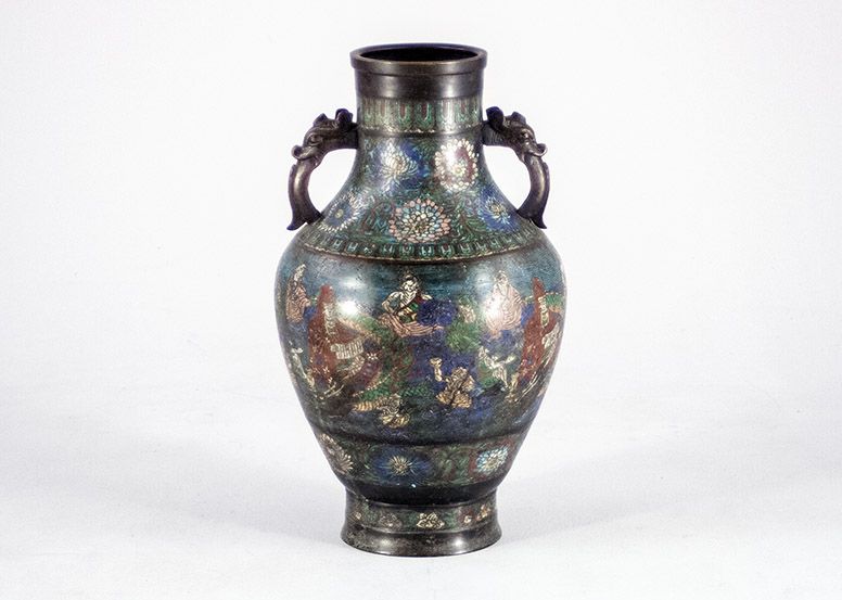Foto Big Chinese Vase with Dragon Formed Handles ​h63