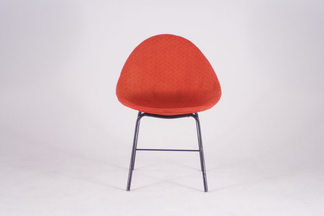 Foto Red Upholstered Side Chair with Black Metal Tube Frame
