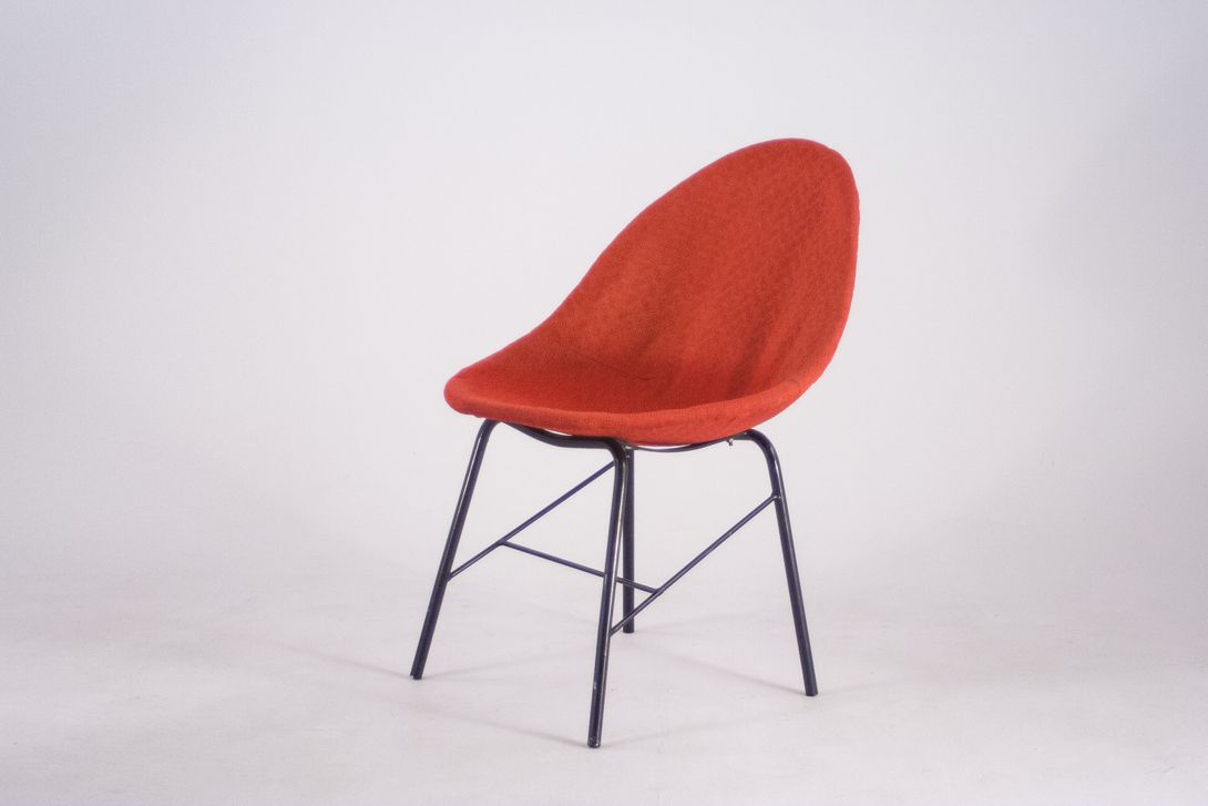 Foto Red Upholstered Side Chair with Black Metal Tube Frame