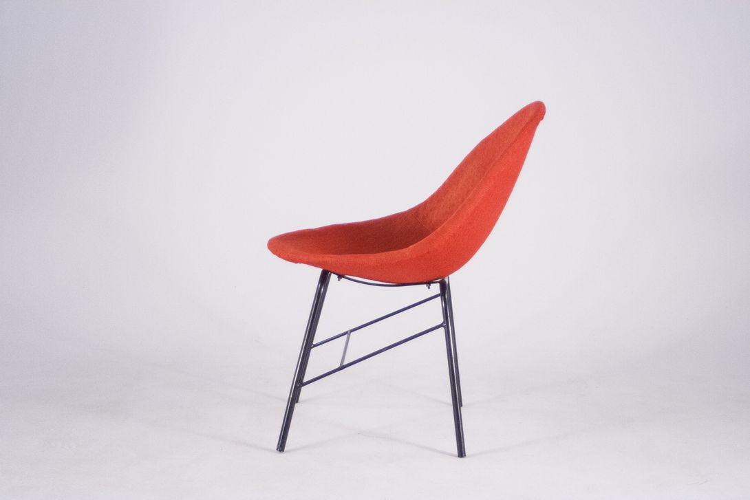 Foto Red Upholstered Side Chair with Black Metal Tube Frame