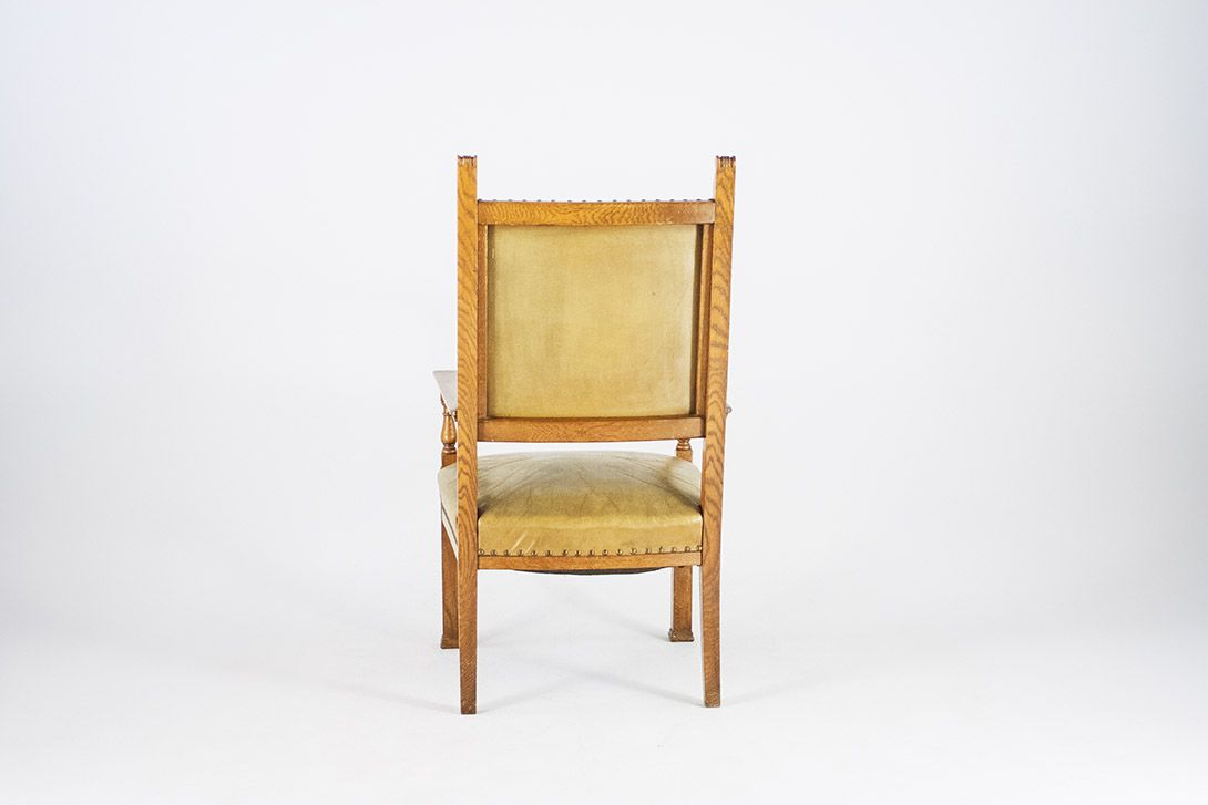 Foto Armchair with Leather Upholstery and Carved Back Details