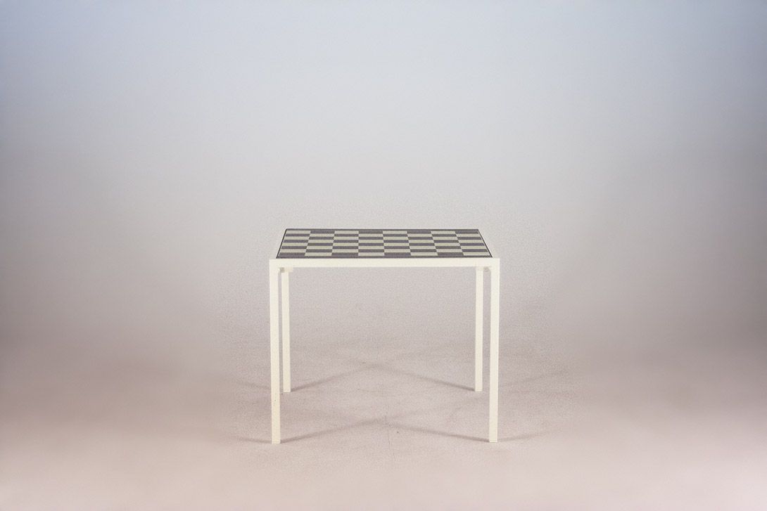 Foto Side Table with Chess Pattern Top h48x50x58