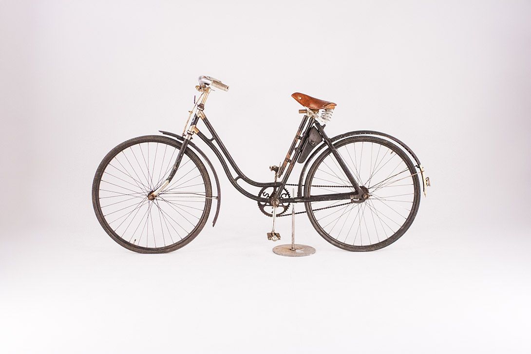 Foto Black Women&#8217;s Bike Germany 1930