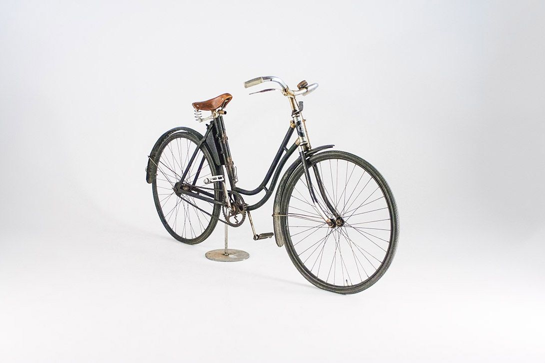 Foto Black Women&#8217;s Bike Germany 1930