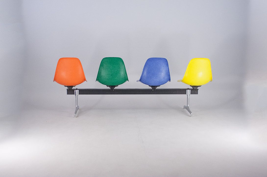 Foto Eames Four-Seater Bench, Seat Colour Variable L220cm